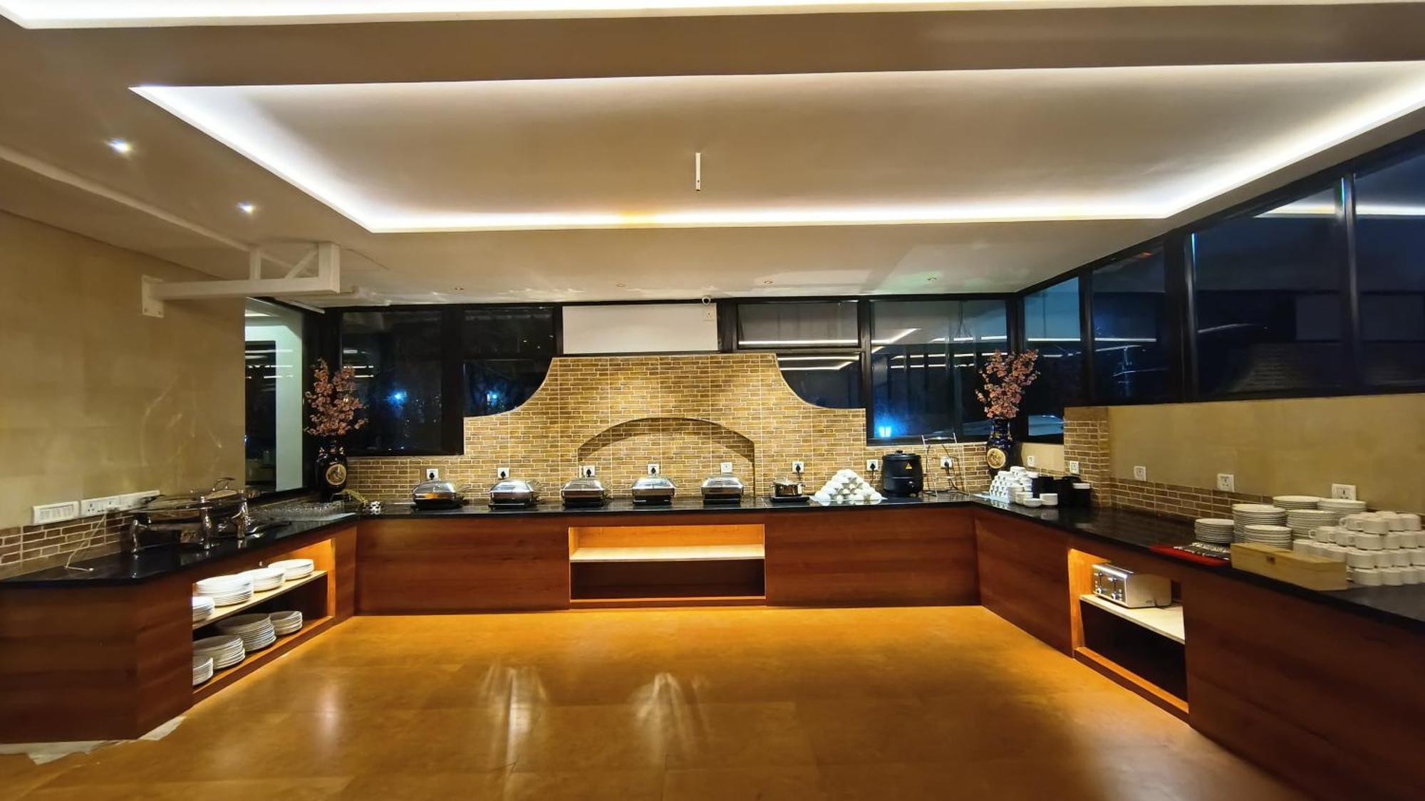 Golden Landmark Green Valley Beach Resort 도나폴라 외부 사진
