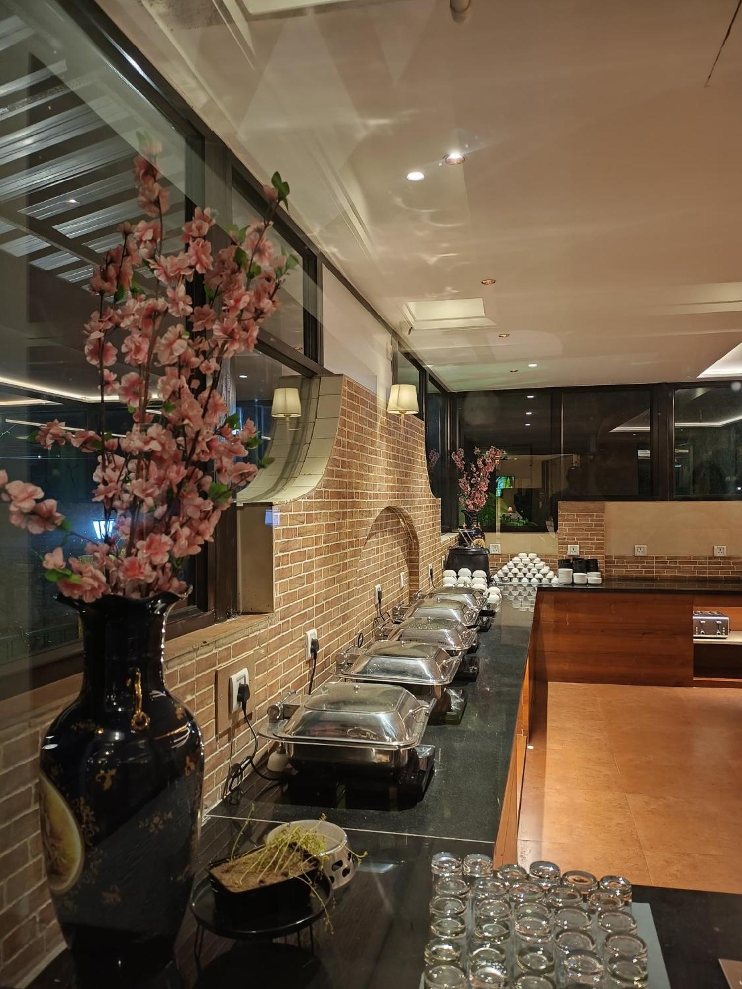 Golden Landmark Green Valley Beach Resort 도나폴라 외부 사진