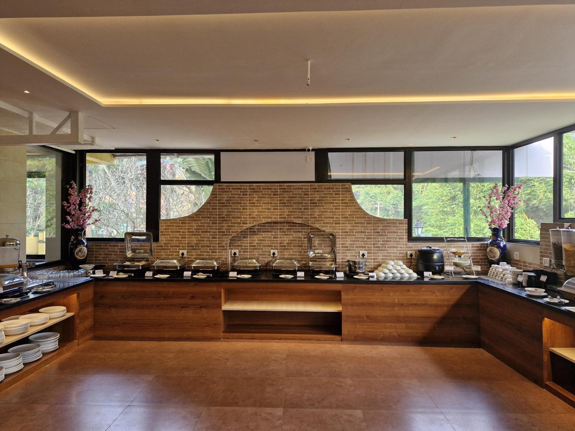 Golden Landmark Green Valley Beach Resort 도나폴라 외부 사진