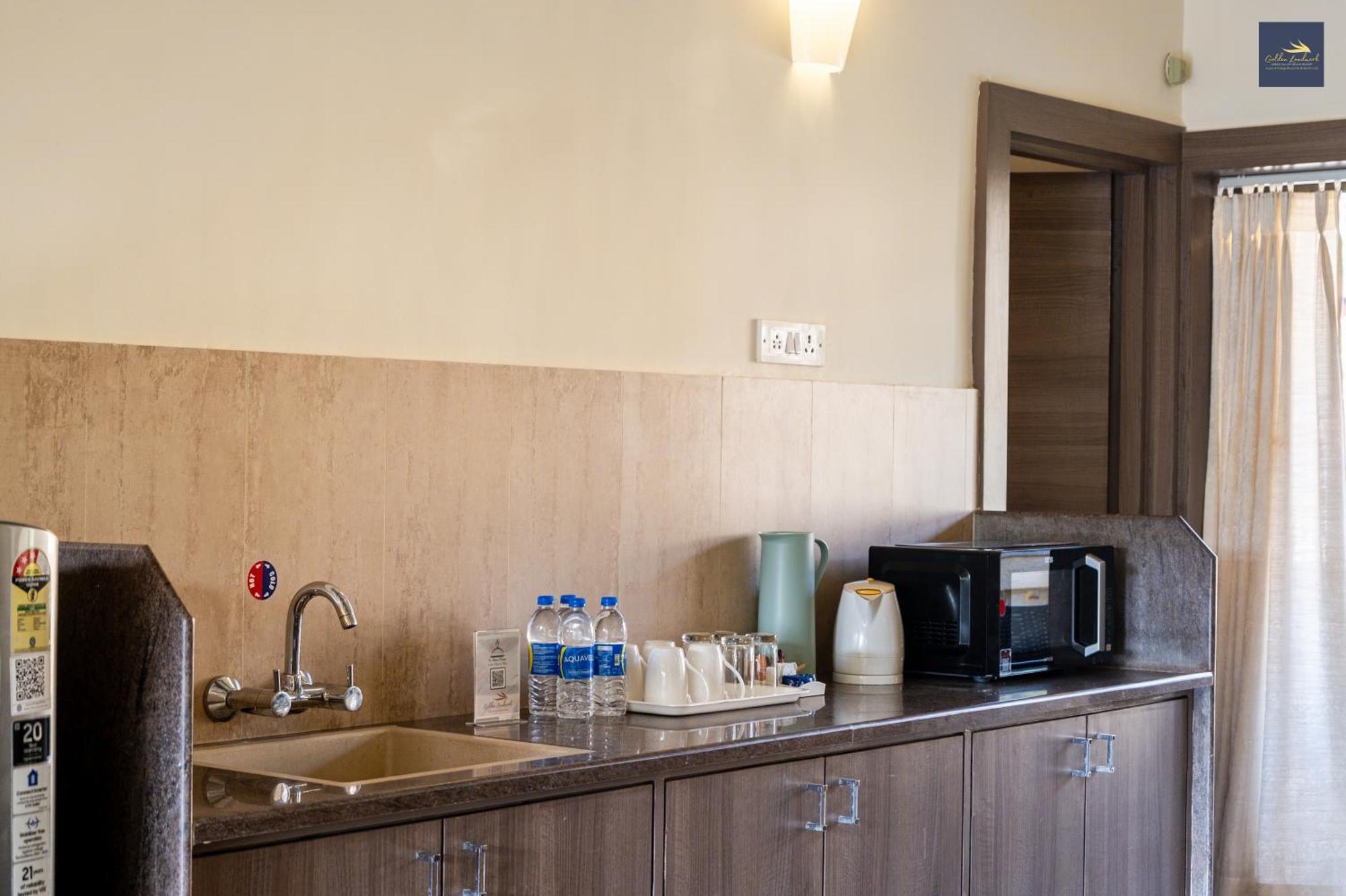 Golden Landmark Green Valley Beach Resort 도나폴라 외부 사진